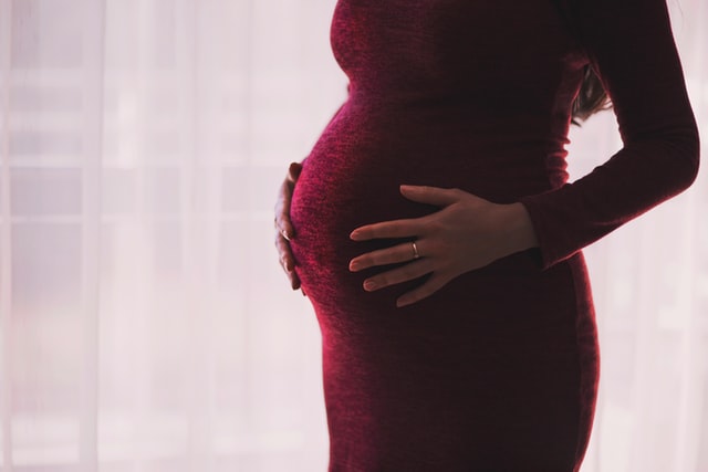 Jak ubrać się w ciąży do pracy? 5 pomysłów