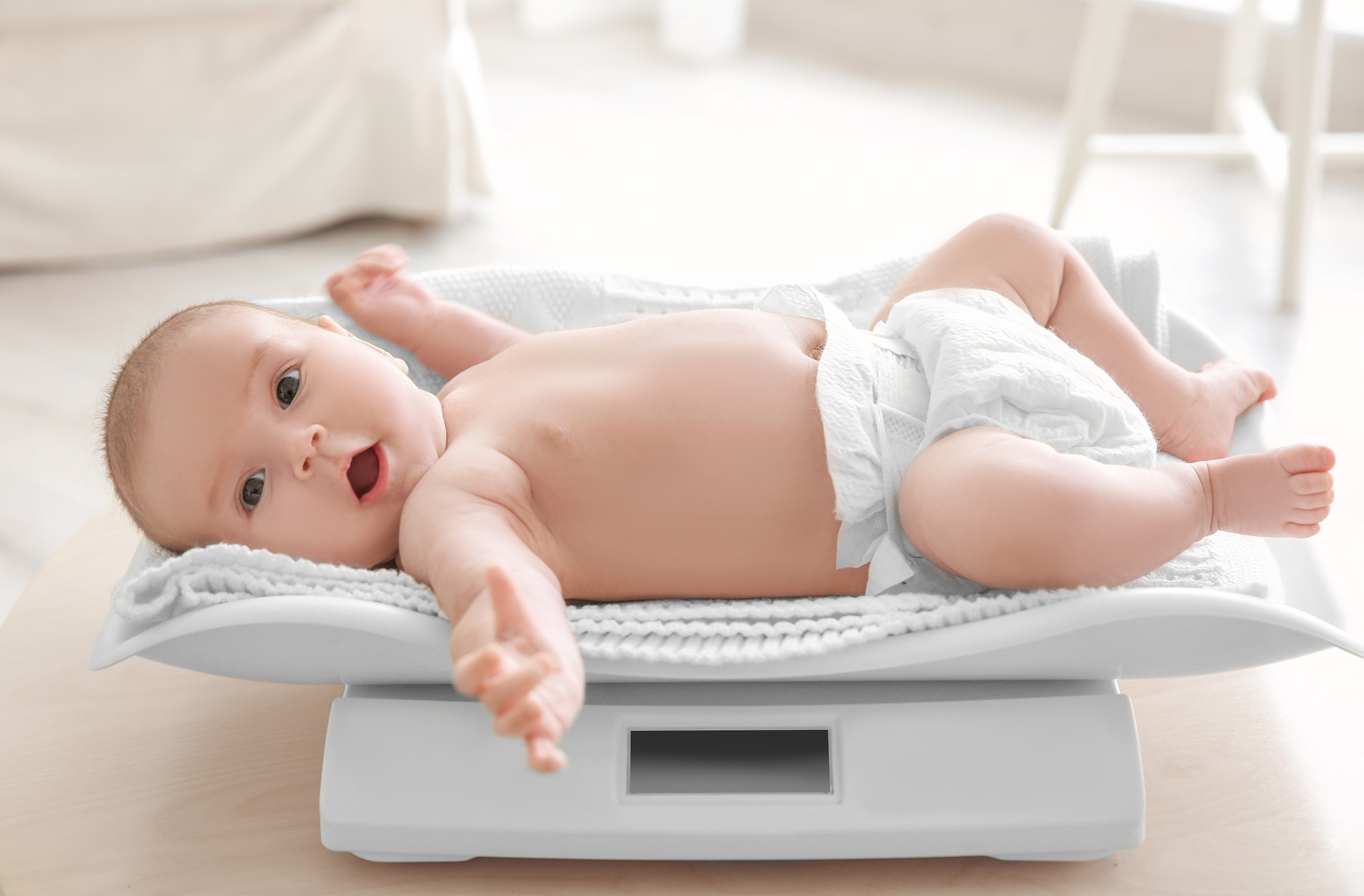 Ile powinno przybierać na wadze niemowlę - prawidłowa waga dzieci