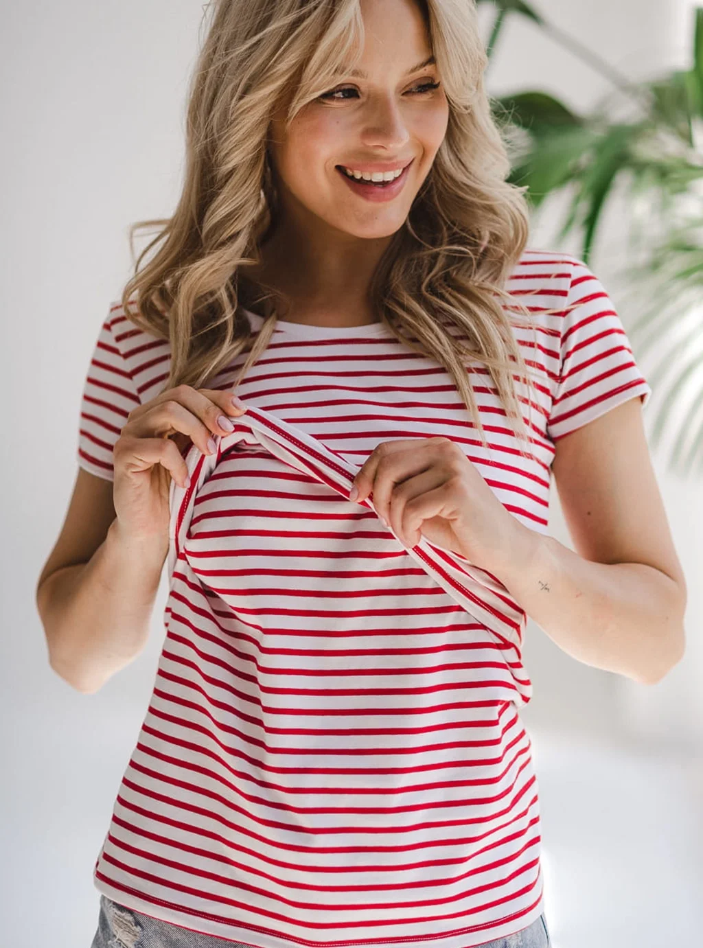 Bluzka ciążowa i do karmienia Milk Shirt krótki rękaw w biało-czerwone paski