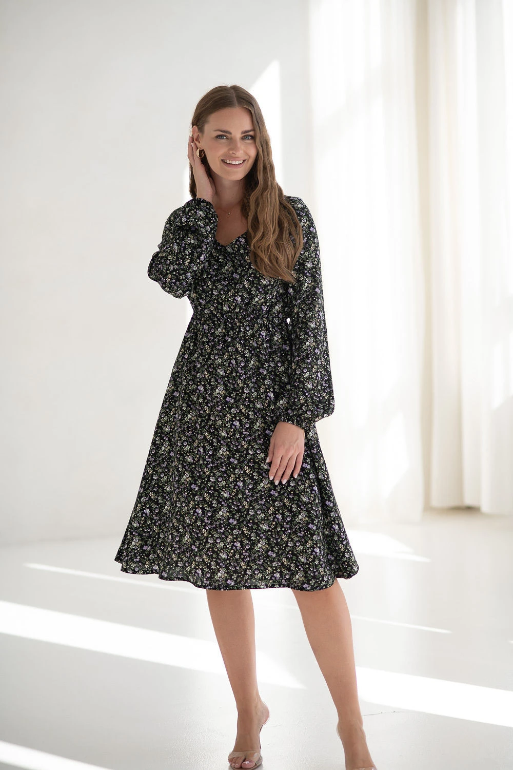 Sukienka ciążowa i do karmienia Lovely Dress Midi rękaw długi czarna w kwiatuszki