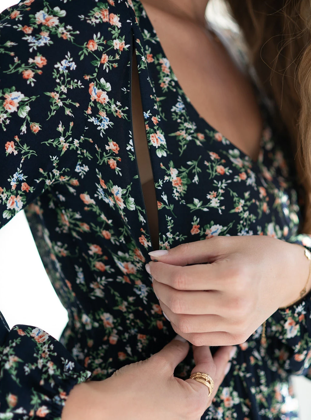 Sukienka ciążowa i do karmienia Lovely Dress Midi rękaw długi granatowa w kwiatki