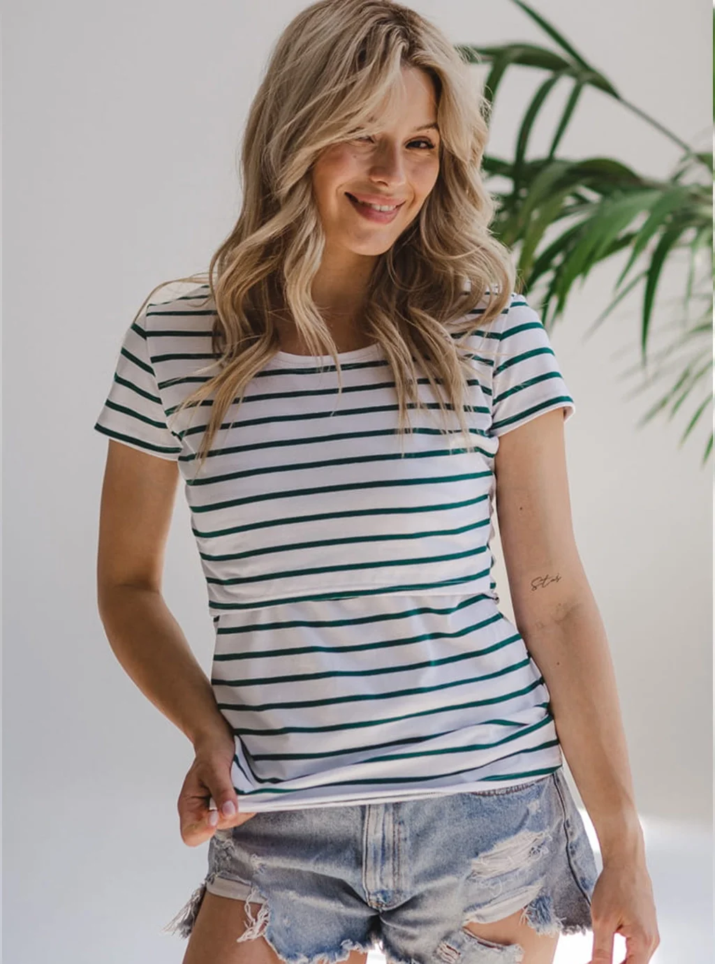 Bluzka ciążowa i do karmienia Milk Shirt krótki rękaw w biało-zielone paski