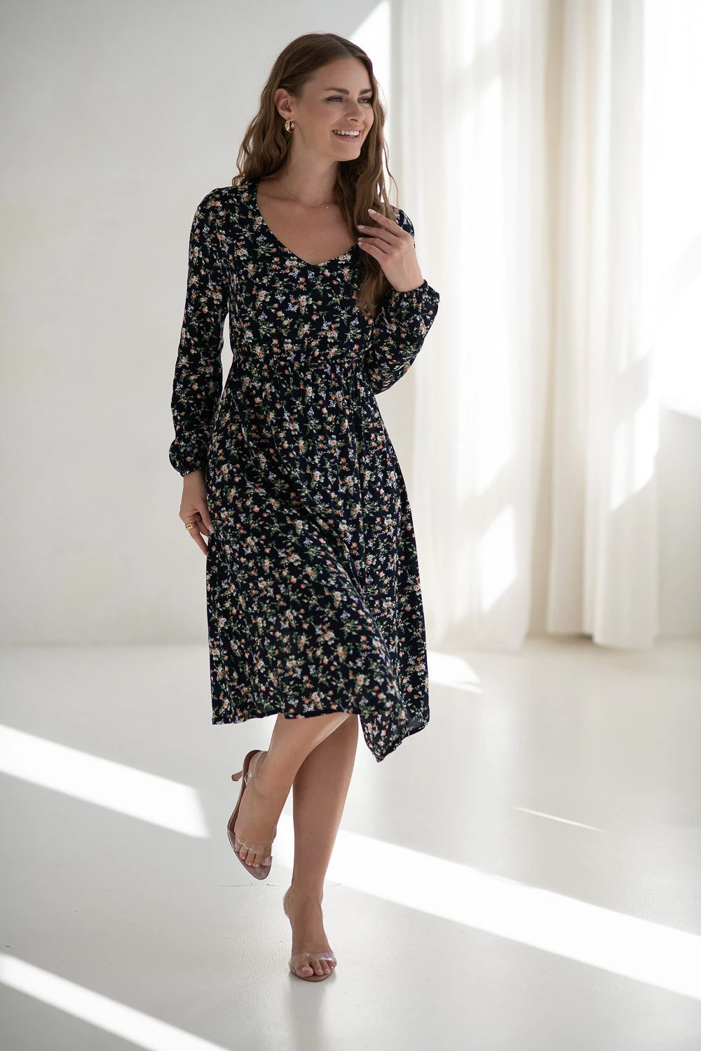 Sukienka ciążowa i do karmienia Lovely Dress Midi rękaw długi granatowa w kwiatki