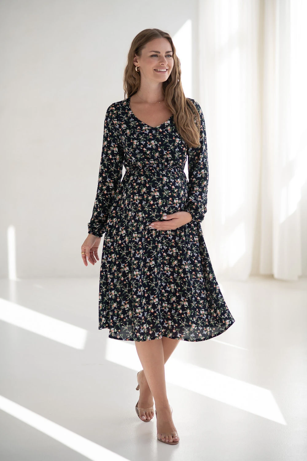 Sukienka ciążowa i do karmienia Lovely Dress Midi rękaw długi granatowa w kwiatki