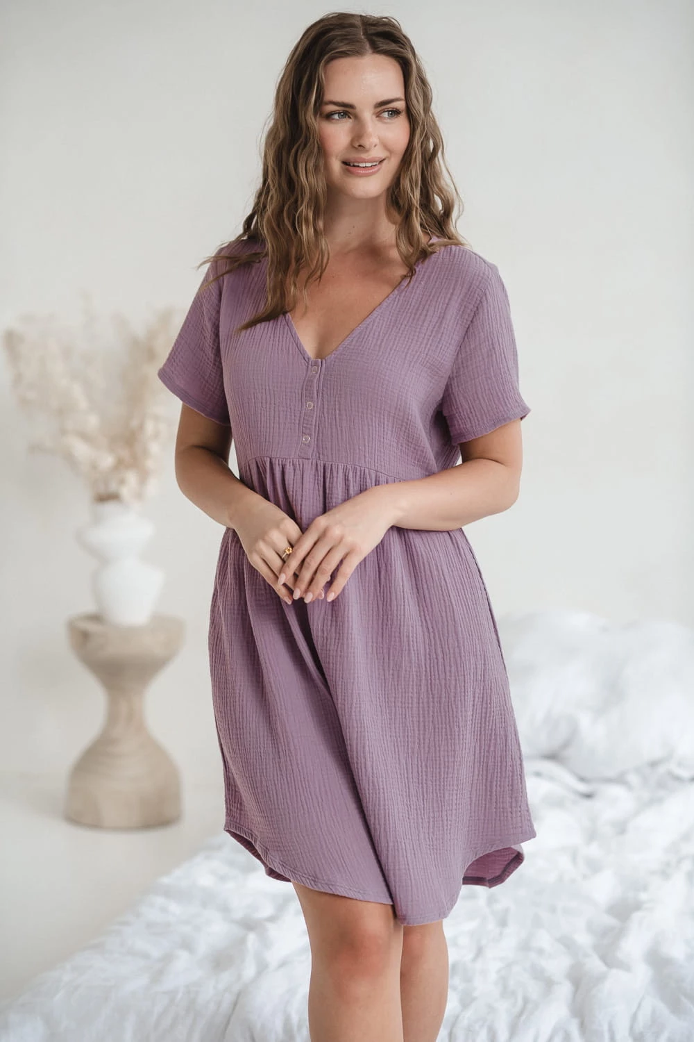 Muślinowa koszula nocna ciążowa do karmienia rozpinana Aurora lawendowa