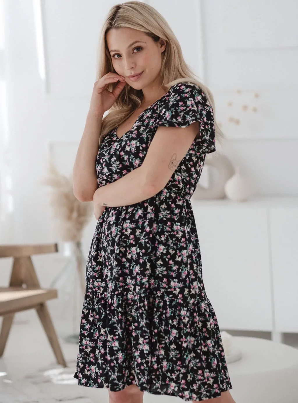Sukienka ciążowa i do karmienia Lovely Dress krótki rękaw w różyczki