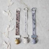 Elodie Details - Drewniana zawieszka do smoczka - Small People For Peace