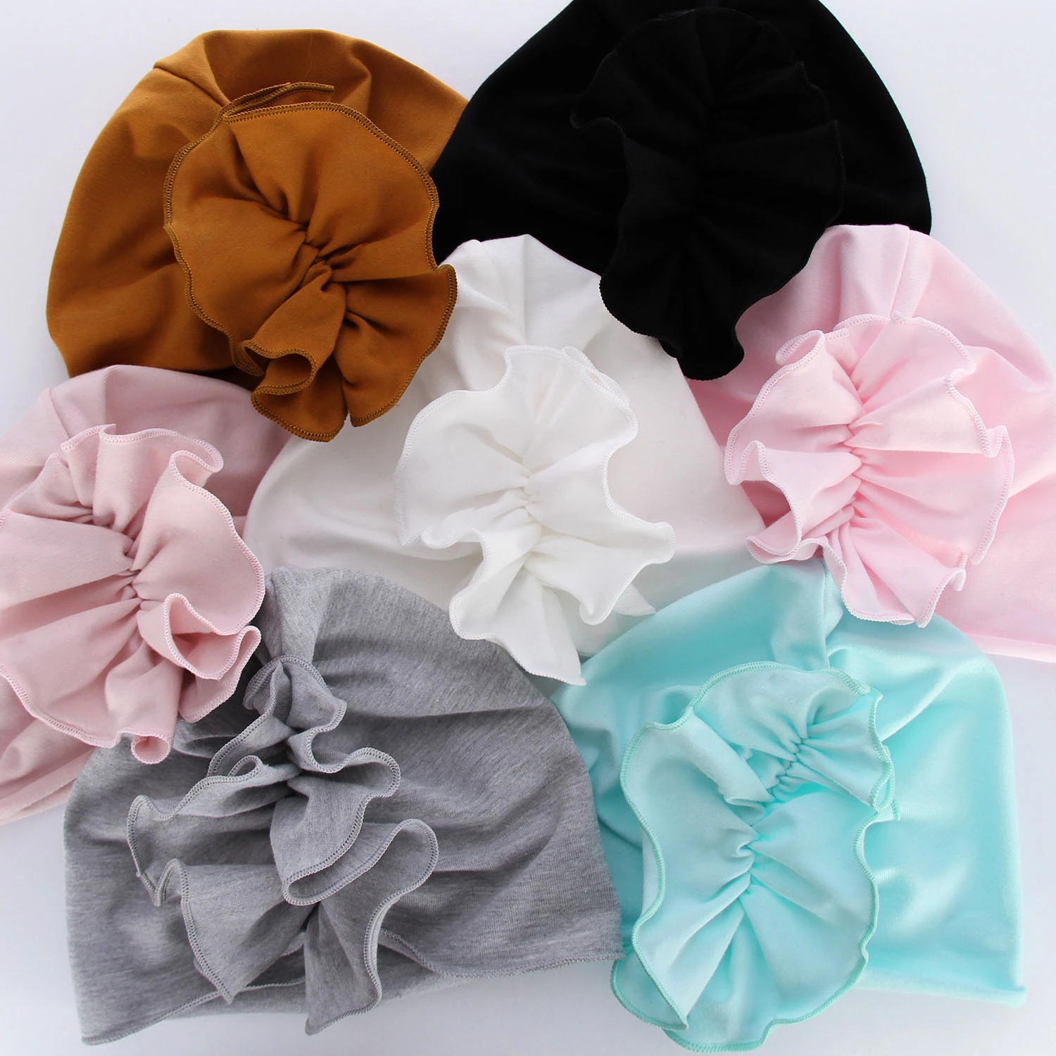 Czapka dla dziewczynki jesienna, wiosenna, kremowa, bawełniana, z ozdobnym marszczeniem Werka