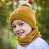 Czapka i komin dla chłopca zimowy komplet, musztardowy, z pomponem Apolin