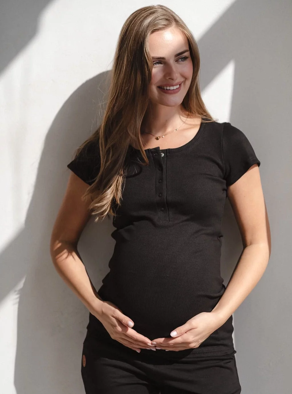 Bluzka ciążowa do karmienia prążkowana krótki rękaw Tummy czarna