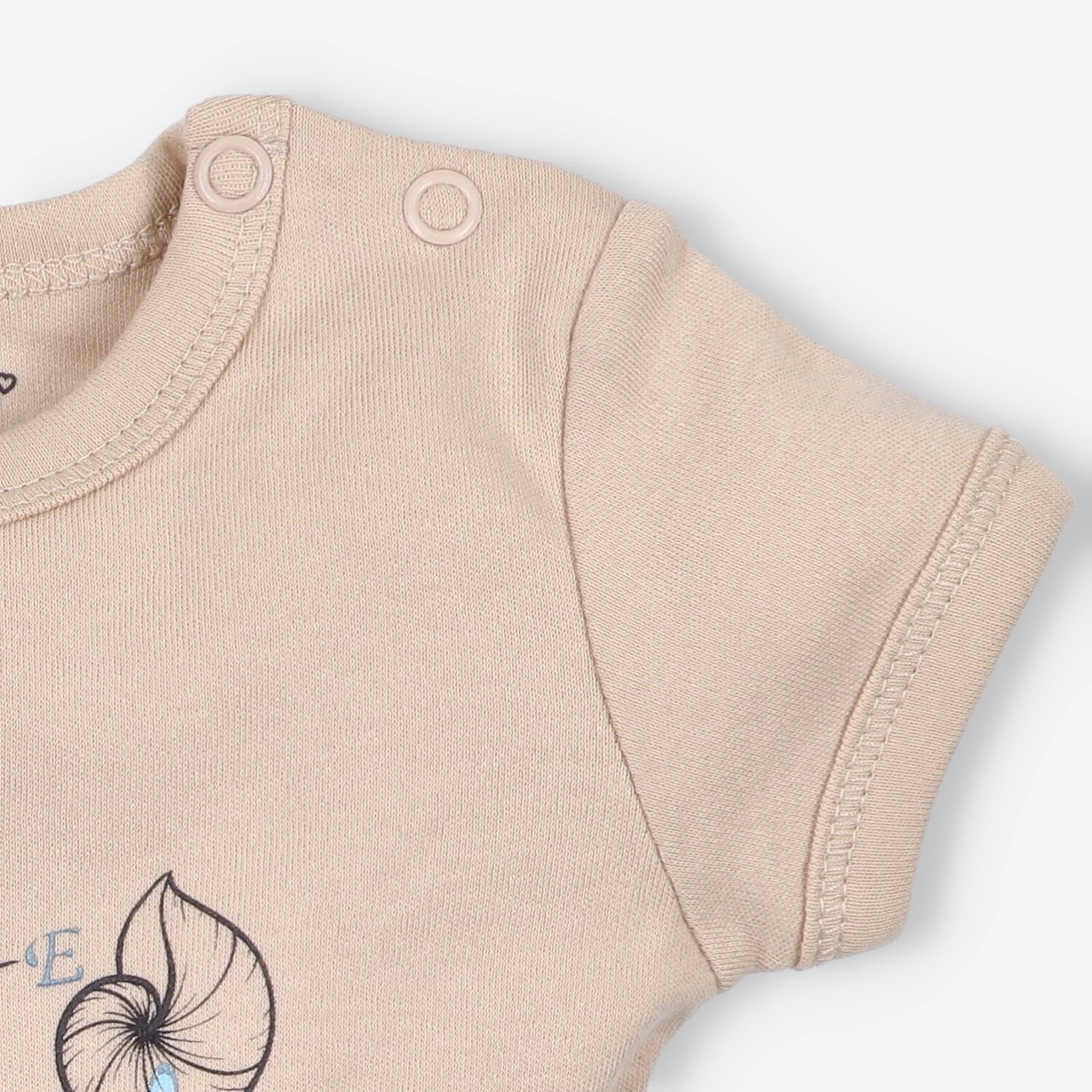 Beżowy t-shirt niemowlęcy SHELLS z bawełny organicznej dla chłopca