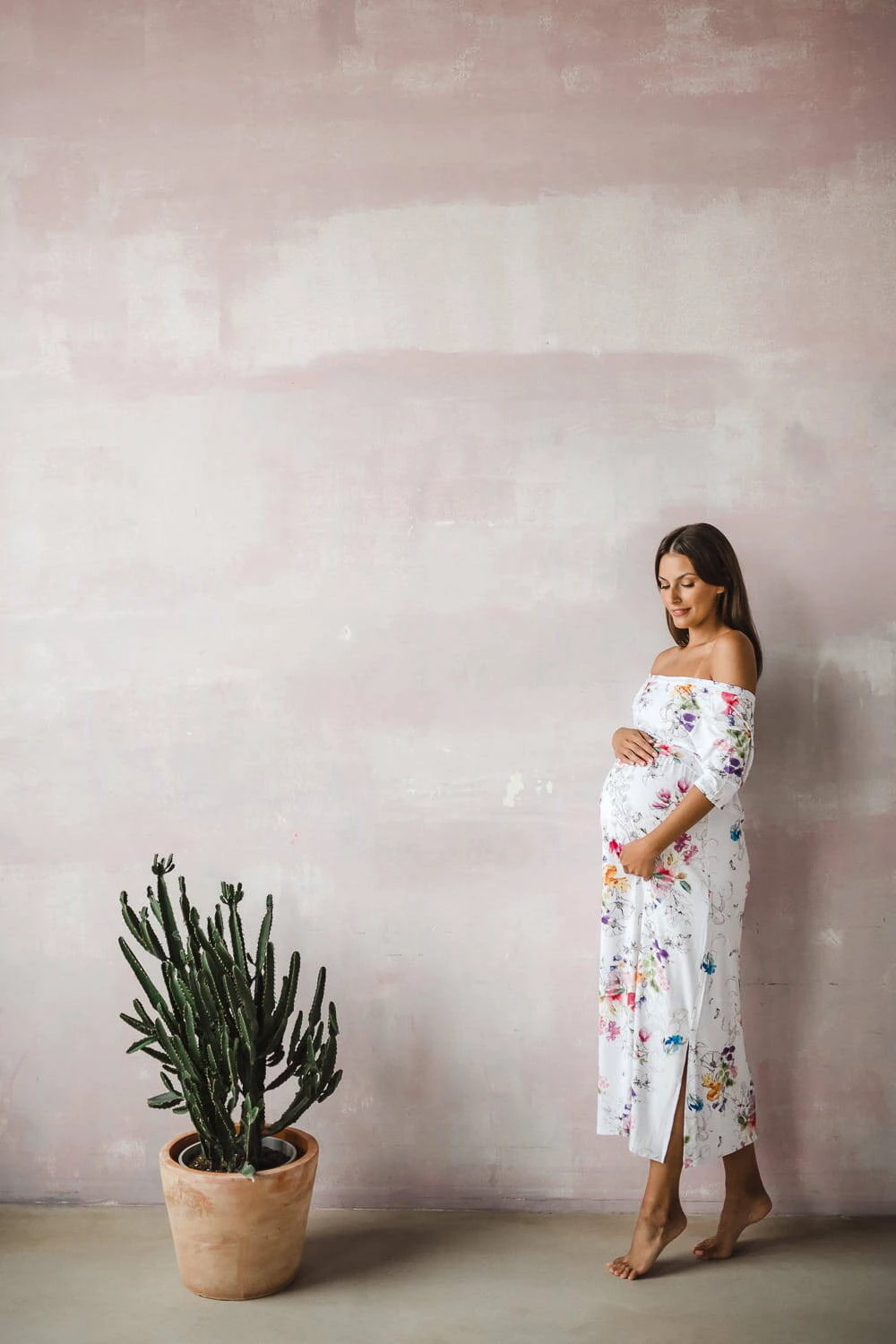 Sukienka ciążowa i do karmienia Two Ways LONG biała w kolorowe kwiaty