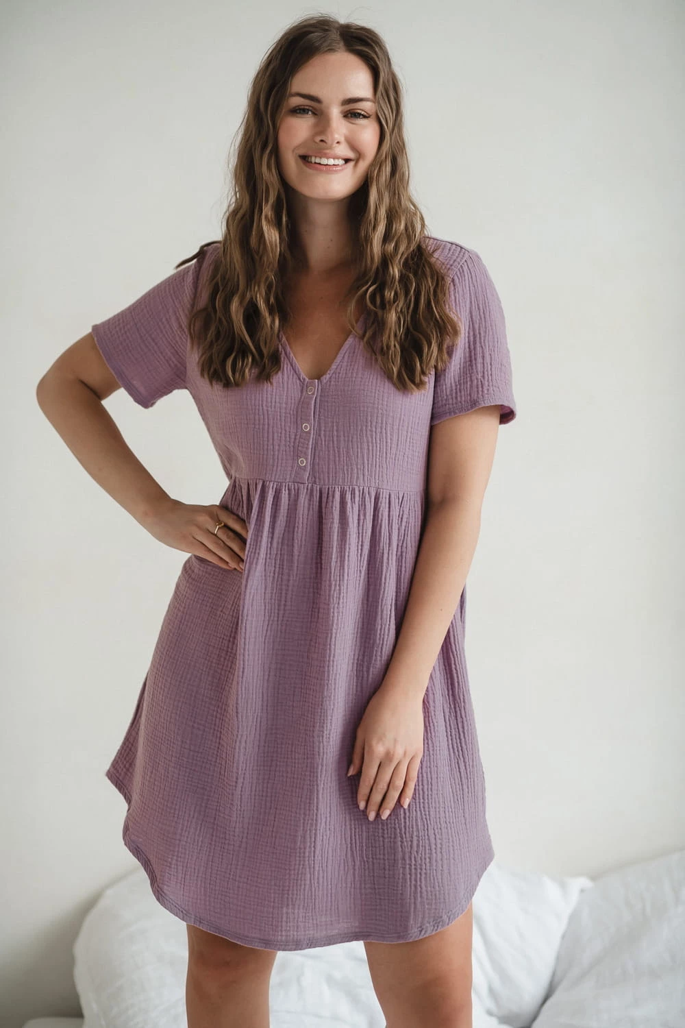 Bawełniana koszula nocna ciążowa do karmienia rozpinana Aurora lawendowa