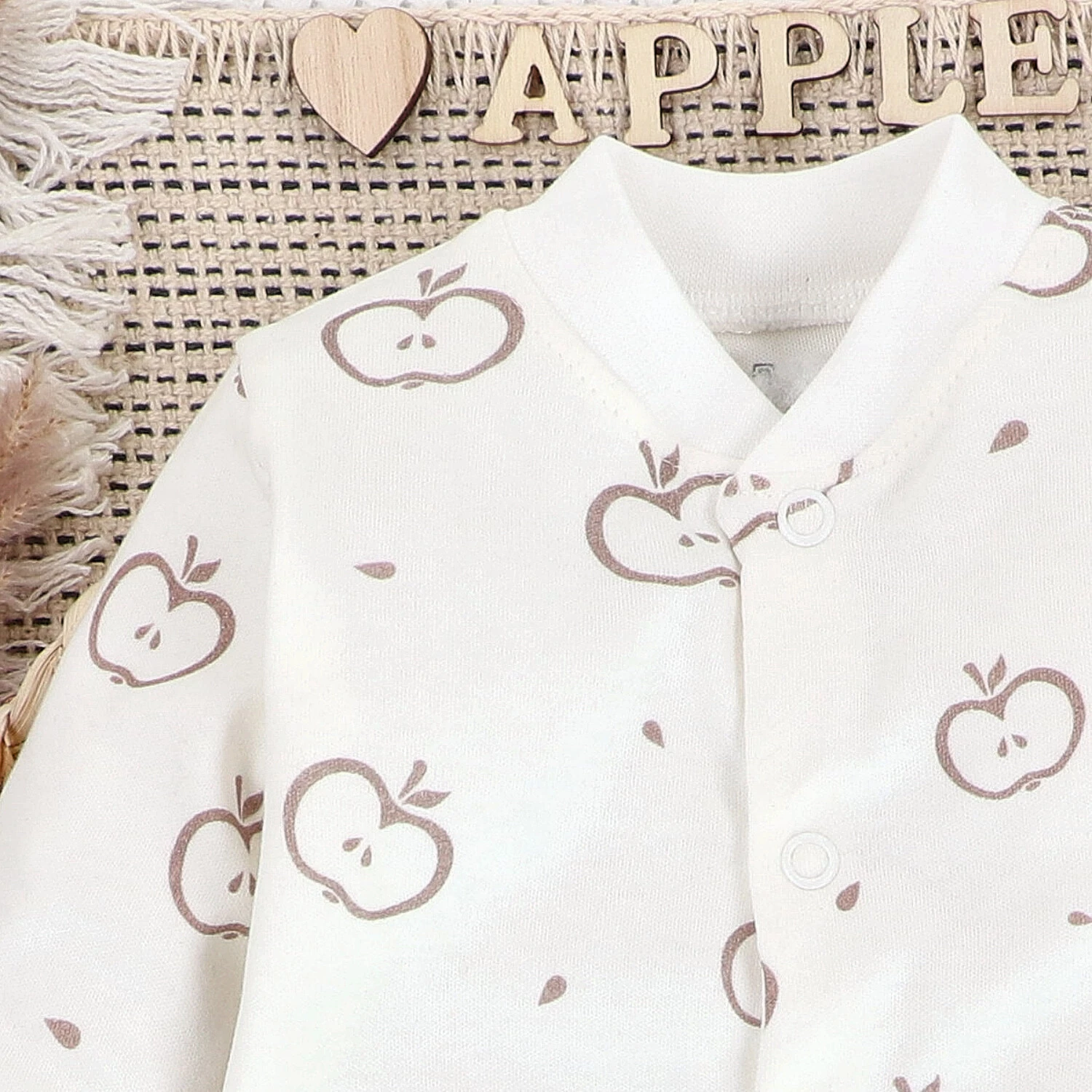 Pajac niemowlęcy z kołnierzykiem Happy Apples z bawełny organicznej