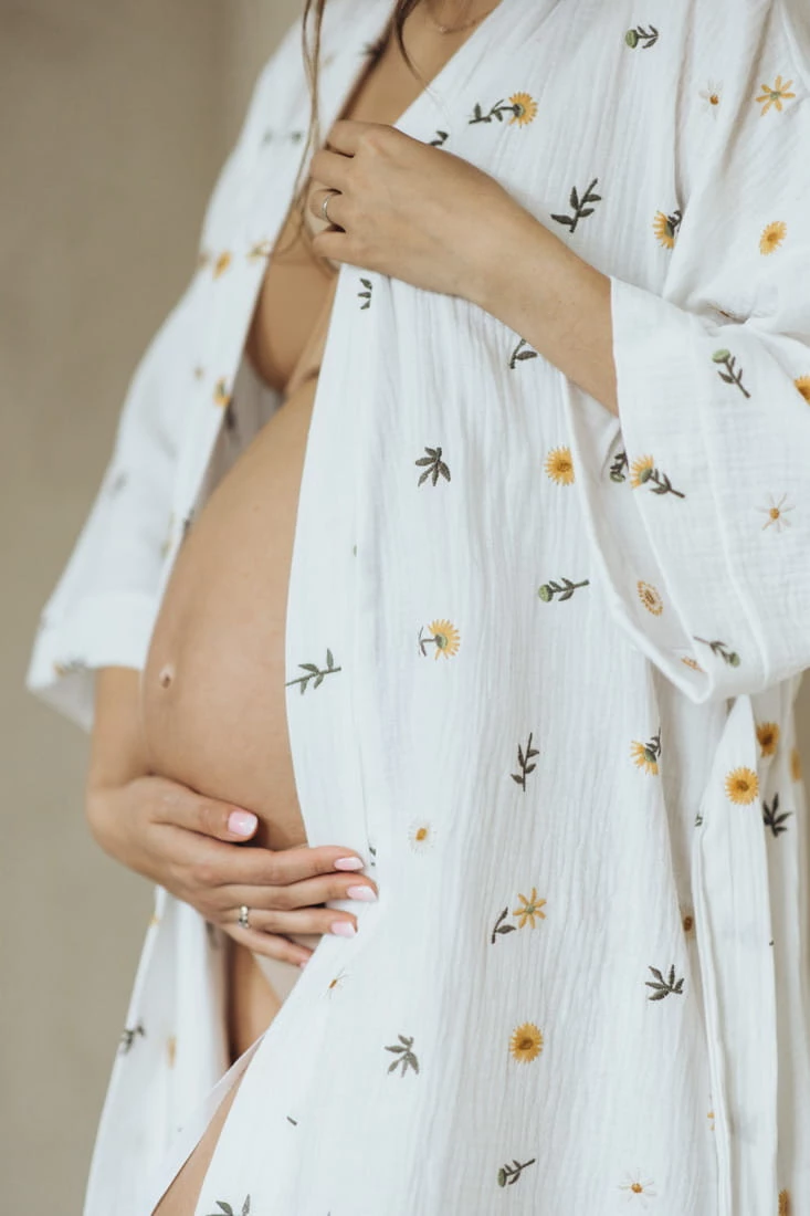 Szlafrok kimono ciążowe z muślinu HERBAL LATTE biały