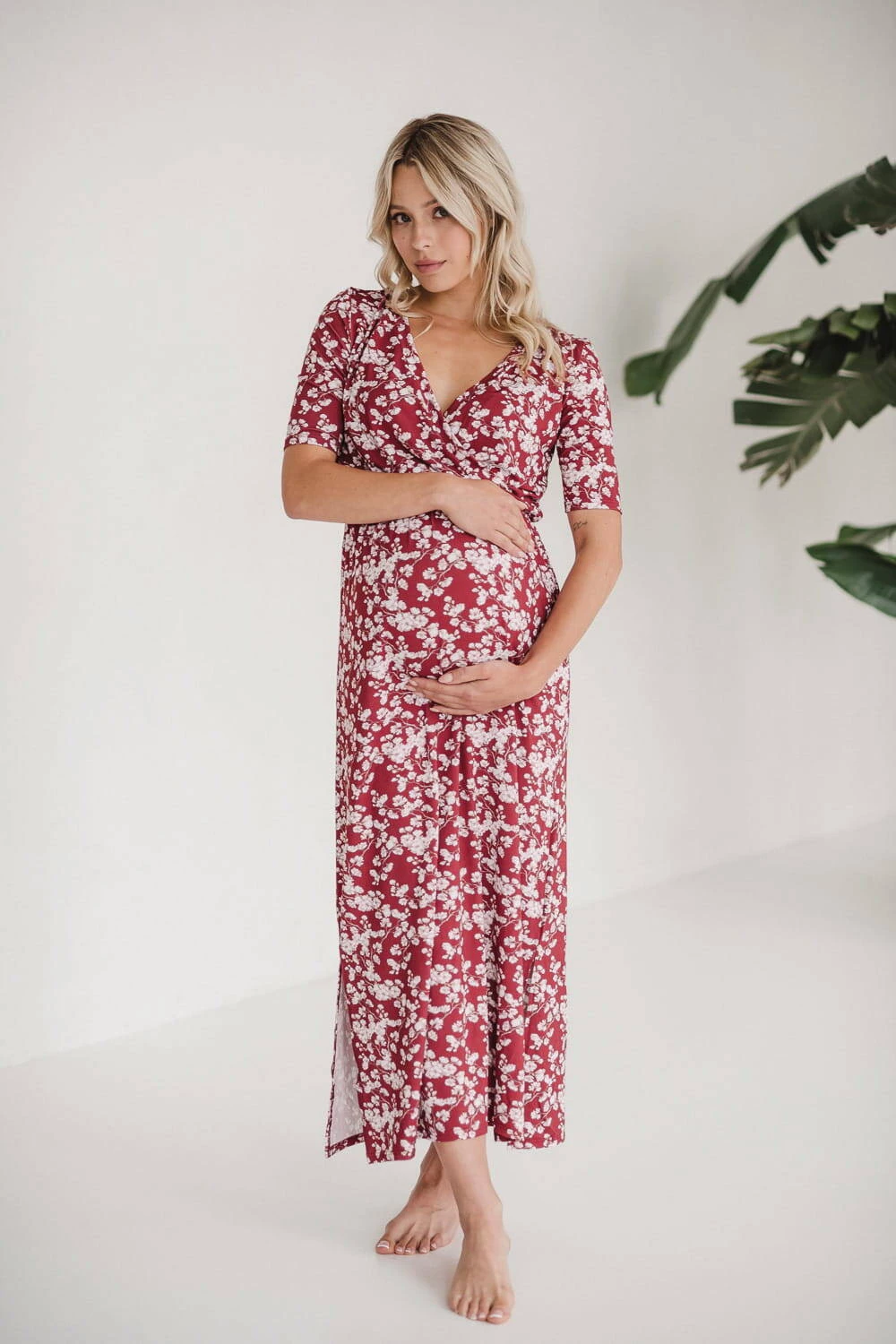 Sukienka ciążowa i do karmienia Two Ways LONG burgund w jasne kwiaty krótki rękaw