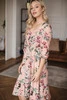 Sukienka ciążowa i do karmienia Lovely Dress Midi rękaw 3/4 łososiowa w kwiaty