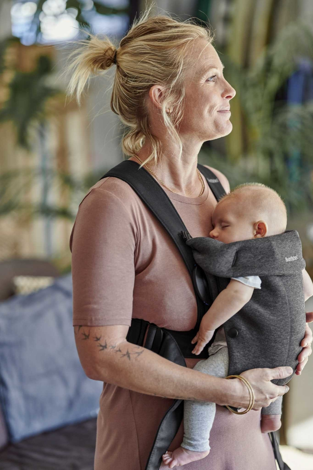 BABYBJORN MINI 3D Jersey – nosidełko, Szaroczarny