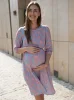 Sukienka ciążowa do karmienia Lovely Dress rękaw 3/4 różowe kwiaty na błękicie