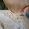 Babyono śliniak silikonowy regulowane zapięcie - beżowy