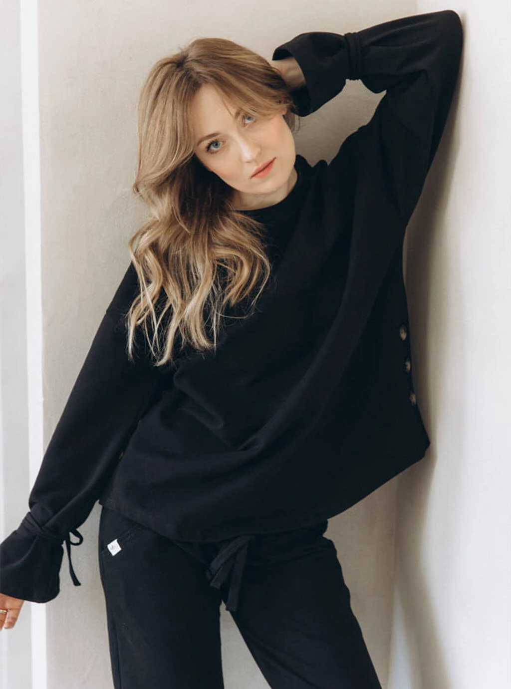 Bluza ciążowa i do karmienia z troczkami - Czarna