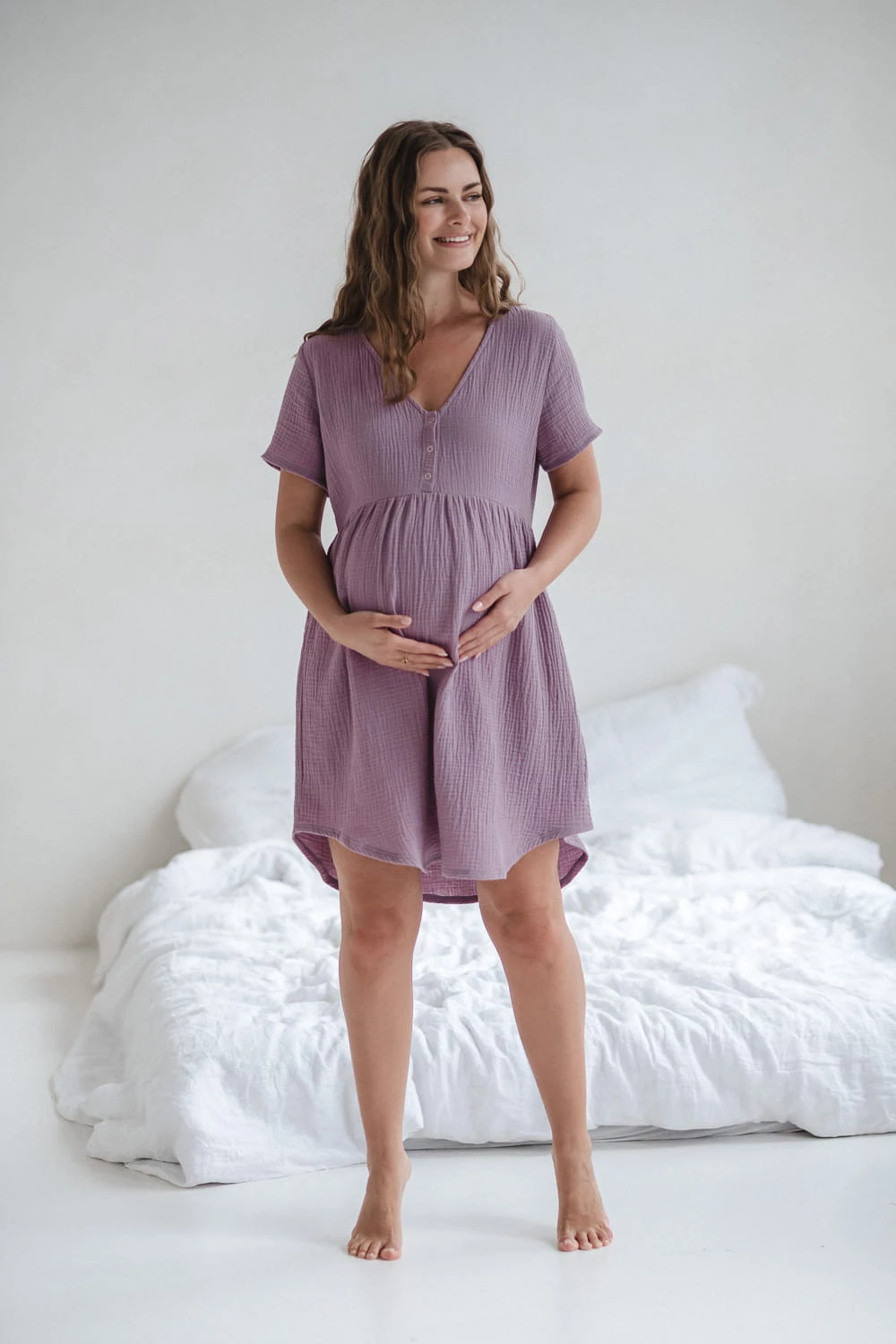Muślinowa koszula nocna ciążowa do karmienia rozpinana Aurora lawendowa