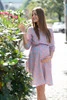 Sukienka ciążowa do karmienia Lovely Dress rękaw 3/4 różowe kwiaty na błękicie