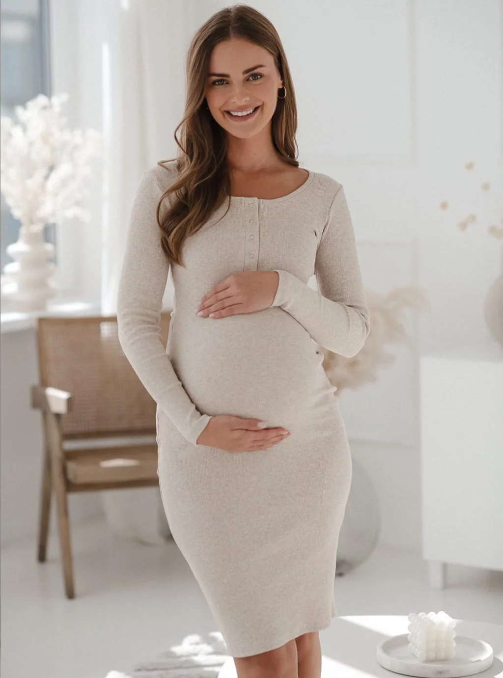 Sukienka ciążowa do karmienia z dzianiny w prążek Tummy latte melange
