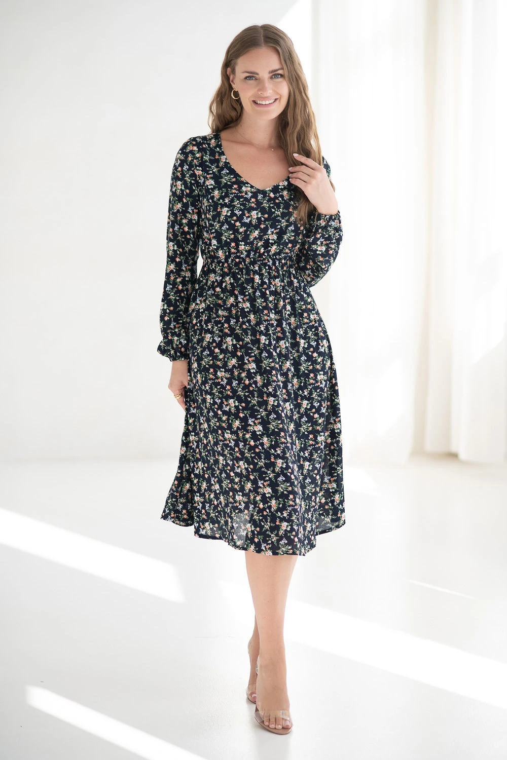 Sukienka ciążowa i do karmienia Lovely Dress Midi rękaw długi granatowa w kwiatki