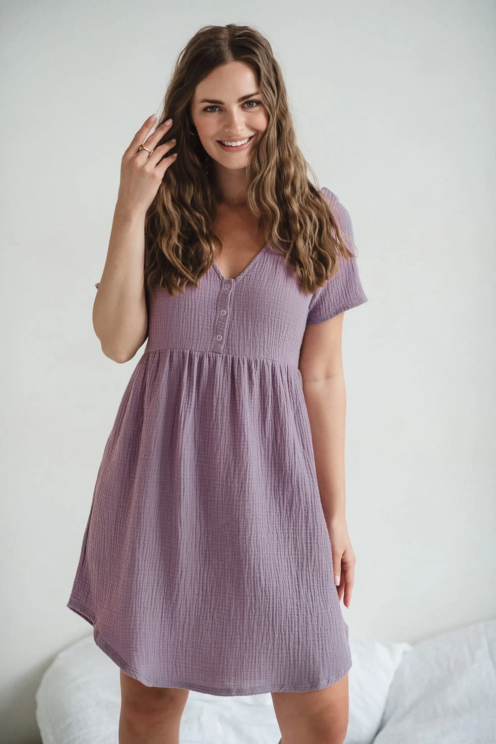 Bawełniana koszula nocna ciążowa do karmienia rozpinana Aurora lawendowa