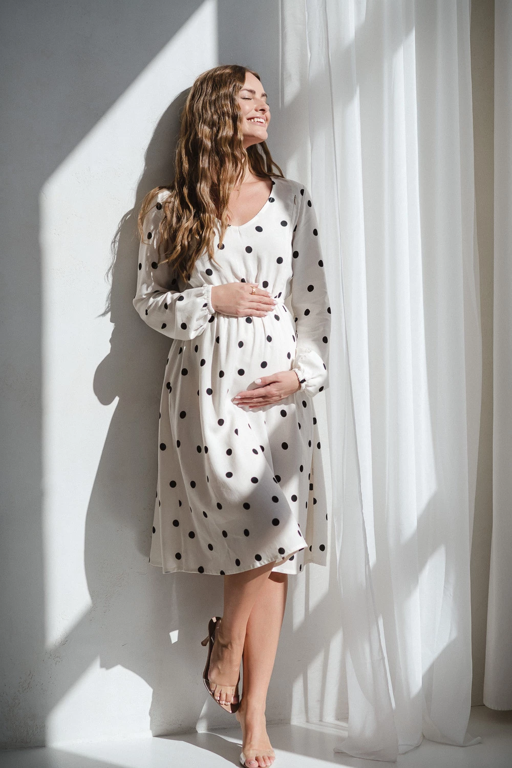 Sukienka ciążowa i do karmienia z lnem Lovely Dress Midi kremowa w grochy