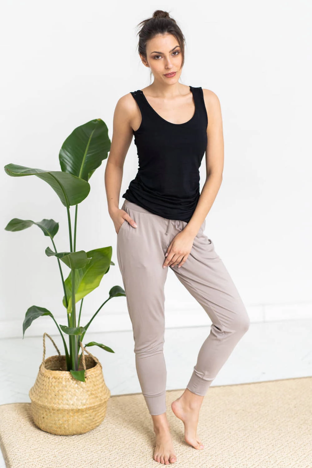 Spodnie ciążowe joggersy beżowe