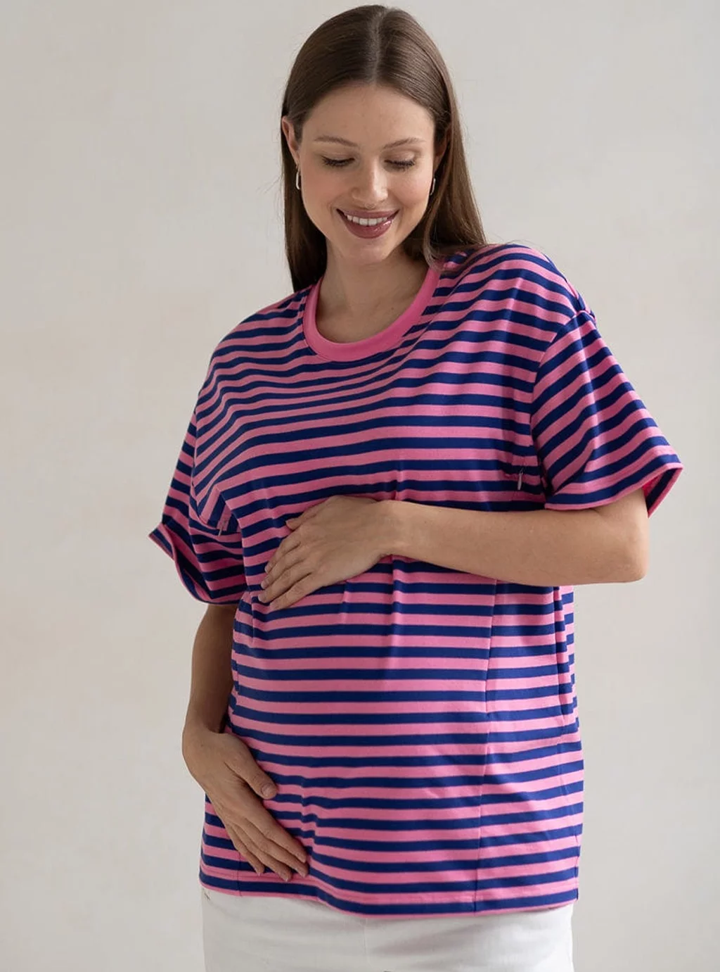 T-shirt ciążowy i do karmienia Mamahood różowo-niebieskie paski