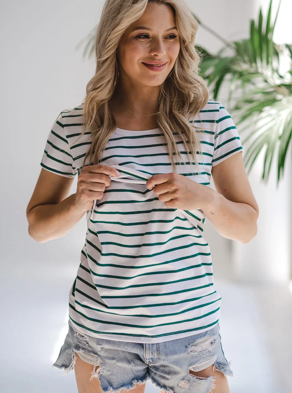 Bluzka ciążowa i do karmienia Milk Shirt krótki rękaw w biało-zielone paski