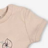 Beżowy t-shirt niemowlęcy SHELLS z bawełny organicznej dla chłopca