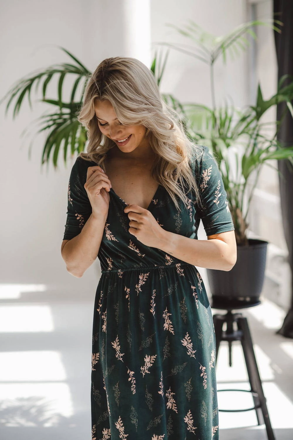 Sukienka ciążowa i do karmienia Two Ways LONG butelkowa zieleń w gałązki