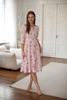 Sukienka ciążowa do karmienia Lovely Dress Midi rękaw 3/4 w duże różowe kwiaty