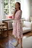 Sukienka ciążowa do karmienia Lovely Dress Midi rękaw 3/4 w duże różowe kwiaty