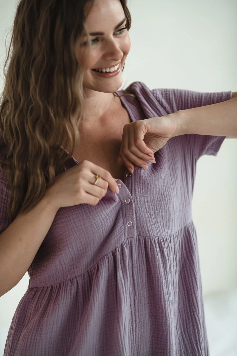 Bawełniana koszula nocna ciążowa do karmienia rozpinana Aurora lawendowa