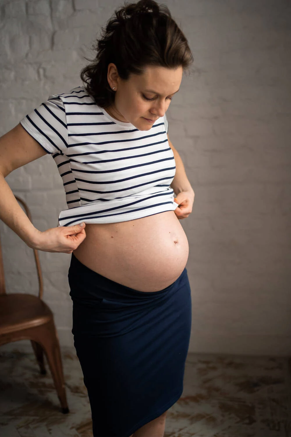 Spódnica ciążowa z niskim pasem z kieszeniami granatowa