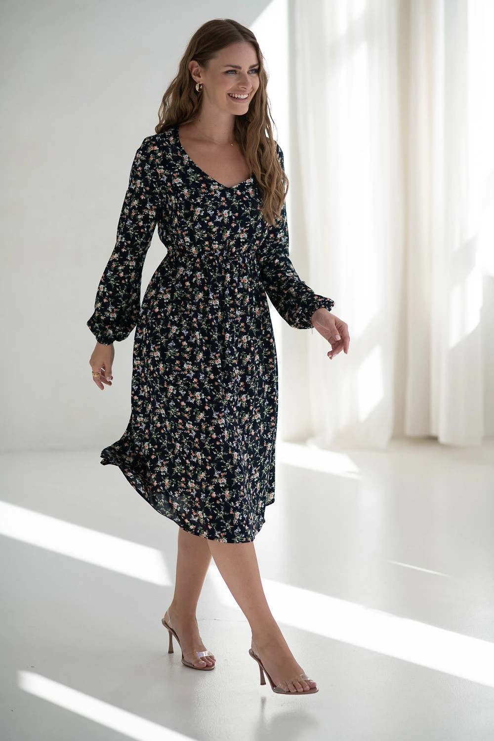 Sukienka ciążowa i do karmienia Lovely Dress Midi rękaw długi granatowa w kwiatki