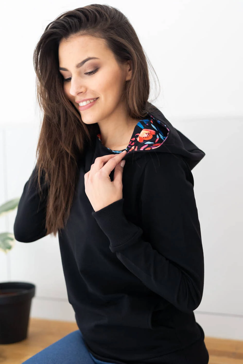 Bluza Milk Please czarna z kapturem w print