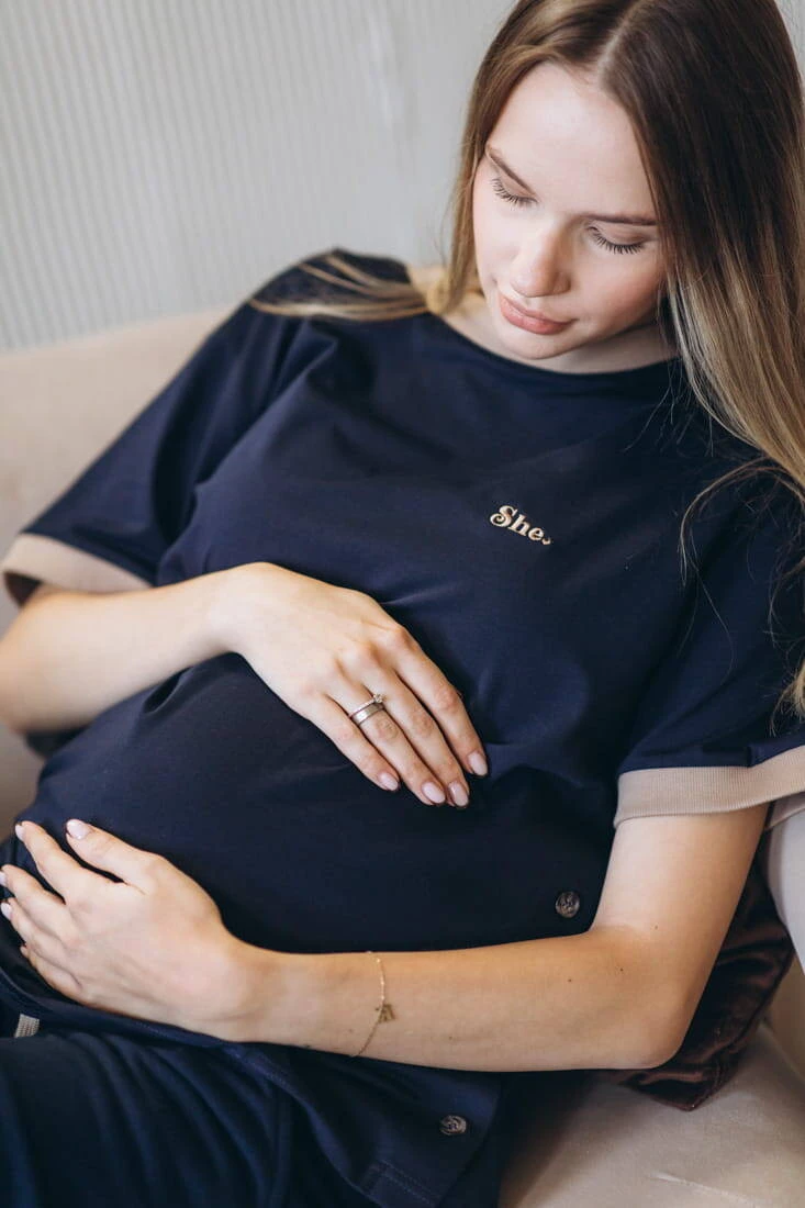 T-Shirt SHE granat z kawą