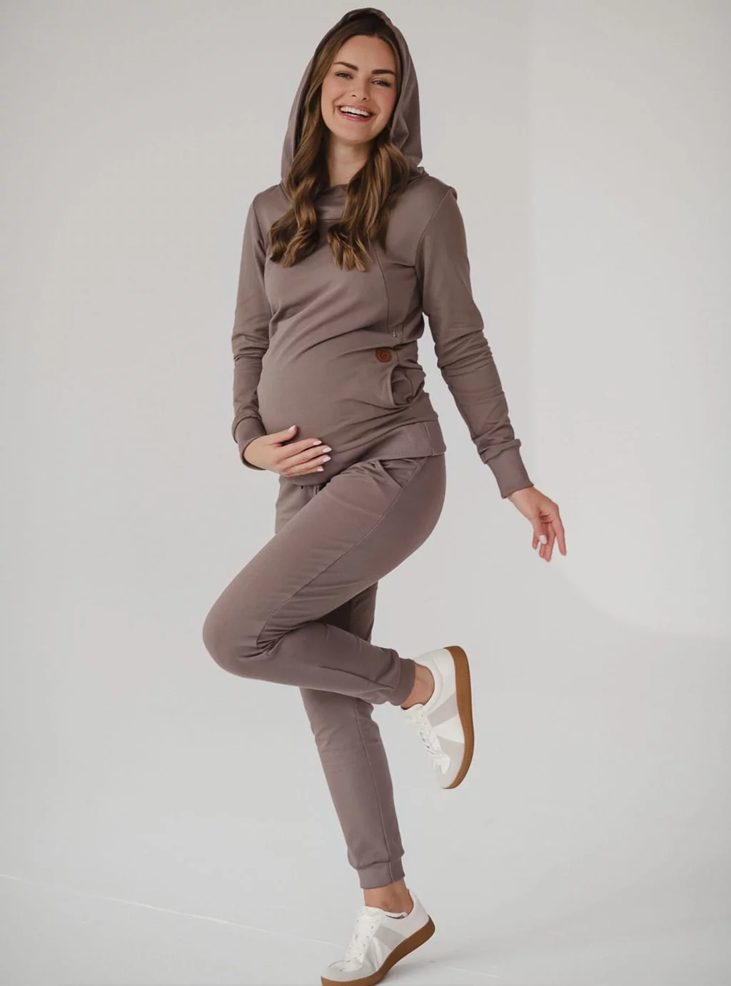 Ciążowe spodnie dresowe cappuccino