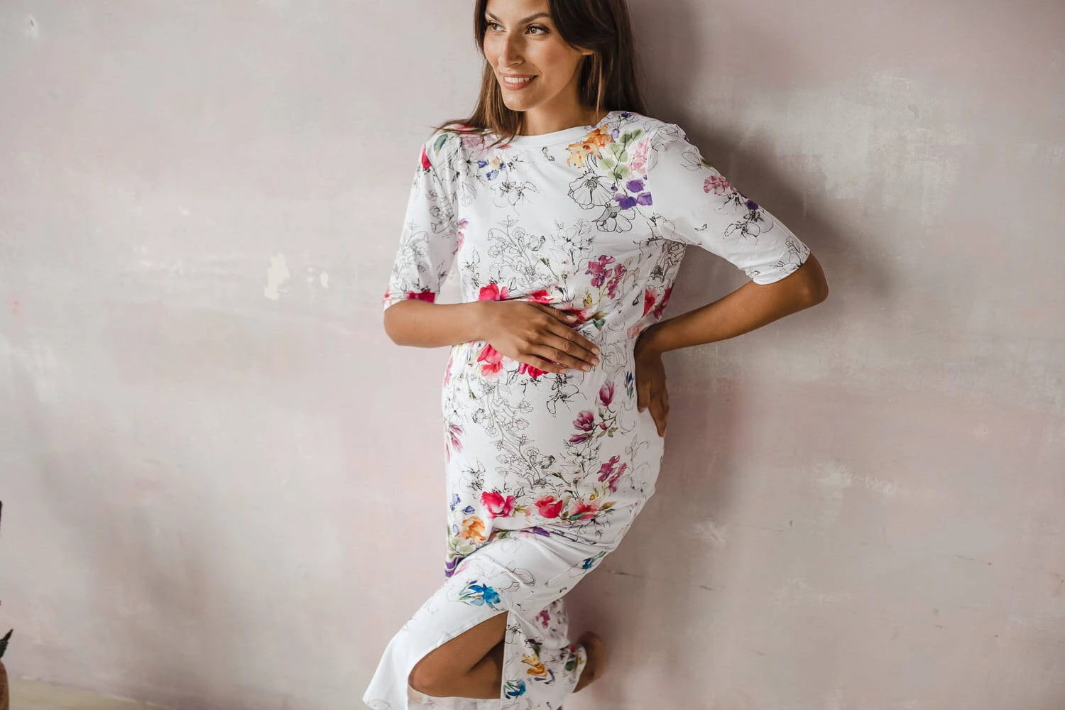 Sukienka ciążowa i do karmienia Two Ways LONG biała w kolorowe kwiaty