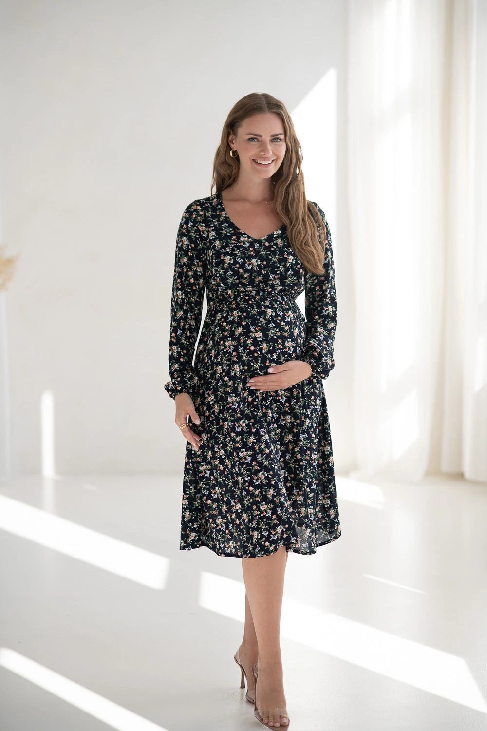 Sukienka ciążowa i do karmienia Lovely Dress Midi rękaw długi granatowa w kwiatki