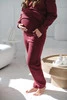 Grube dresowe spodnie ciążowe Motherhood burgundowe