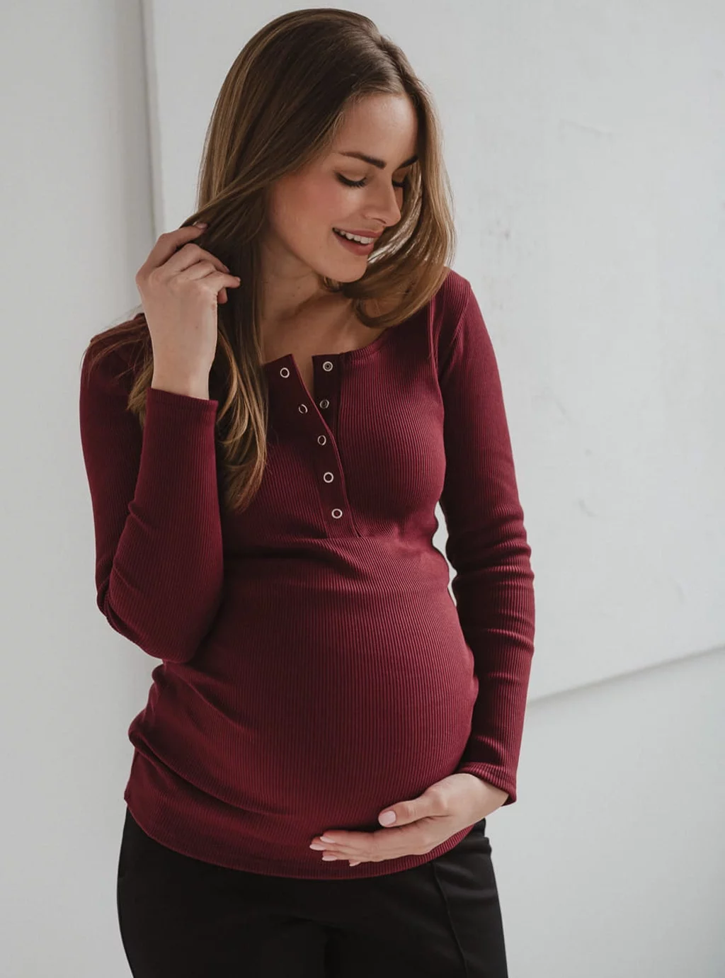 Bluzka ciążowa i do karmienia z dzianiny w prążek Tummy bordowa