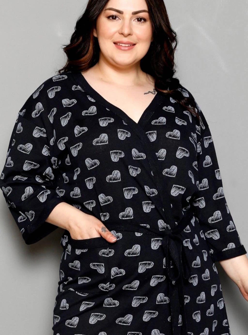 Szlafrok Damski plus size - Serduszka czarny