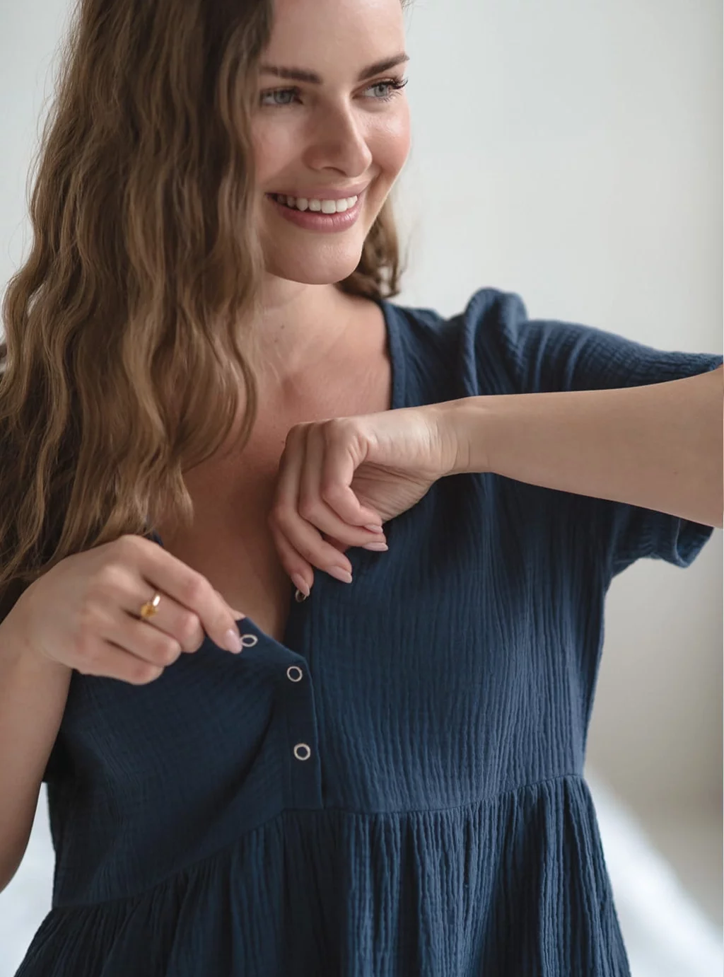 Muślinowa koszula nocna ciążowa do karmienia rozpinana Aurora blue jeans